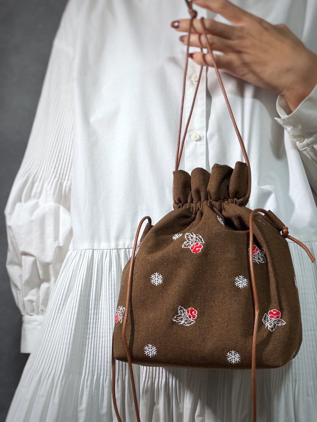 -Noël Bloom-ノエルに咲く刺繍巾着バッグ 【ブラウン】