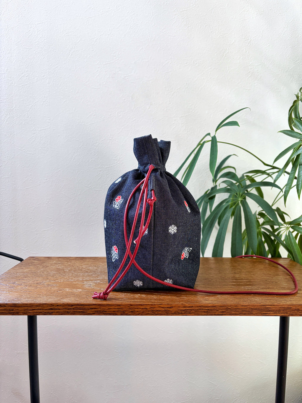 -Noël Bloom-ノエルに咲く刺繍巾着バッグ 【デニムブルー】