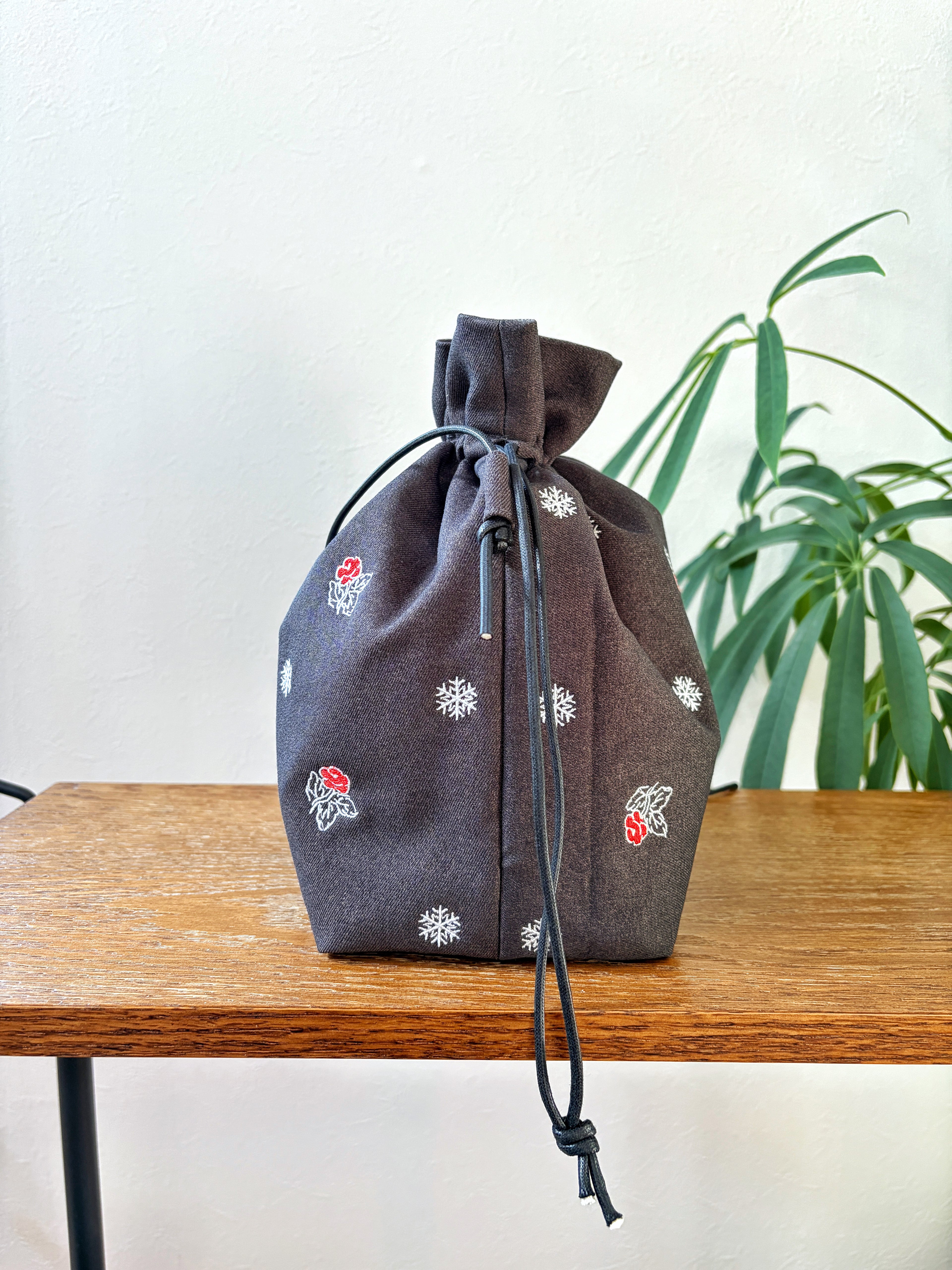 -Noël Bloom-ノエルに咲く刺繍巾着バッグ 【グレー】