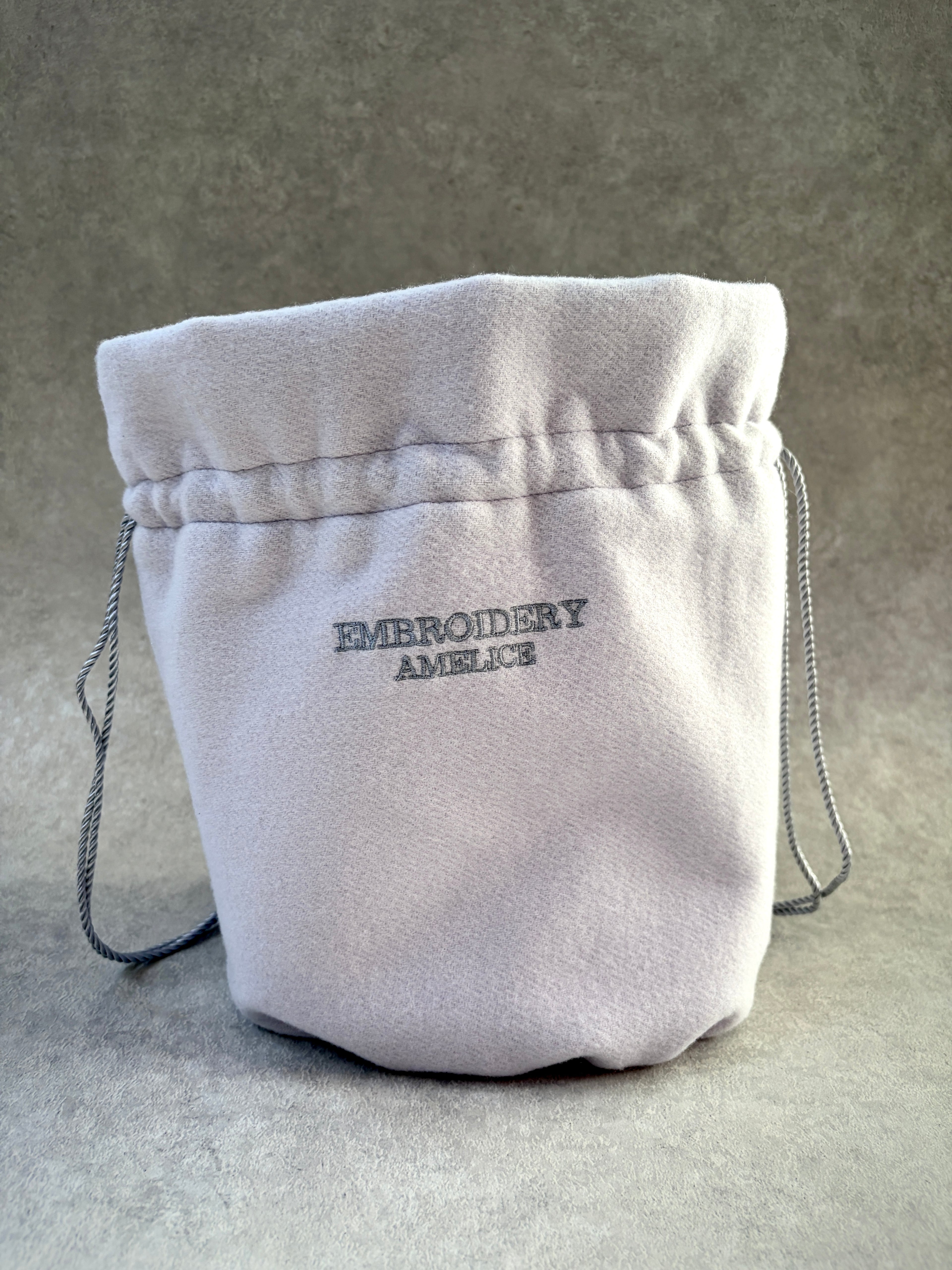 Daisy Embroidery Art Bag―気分をまとう持てるアート―