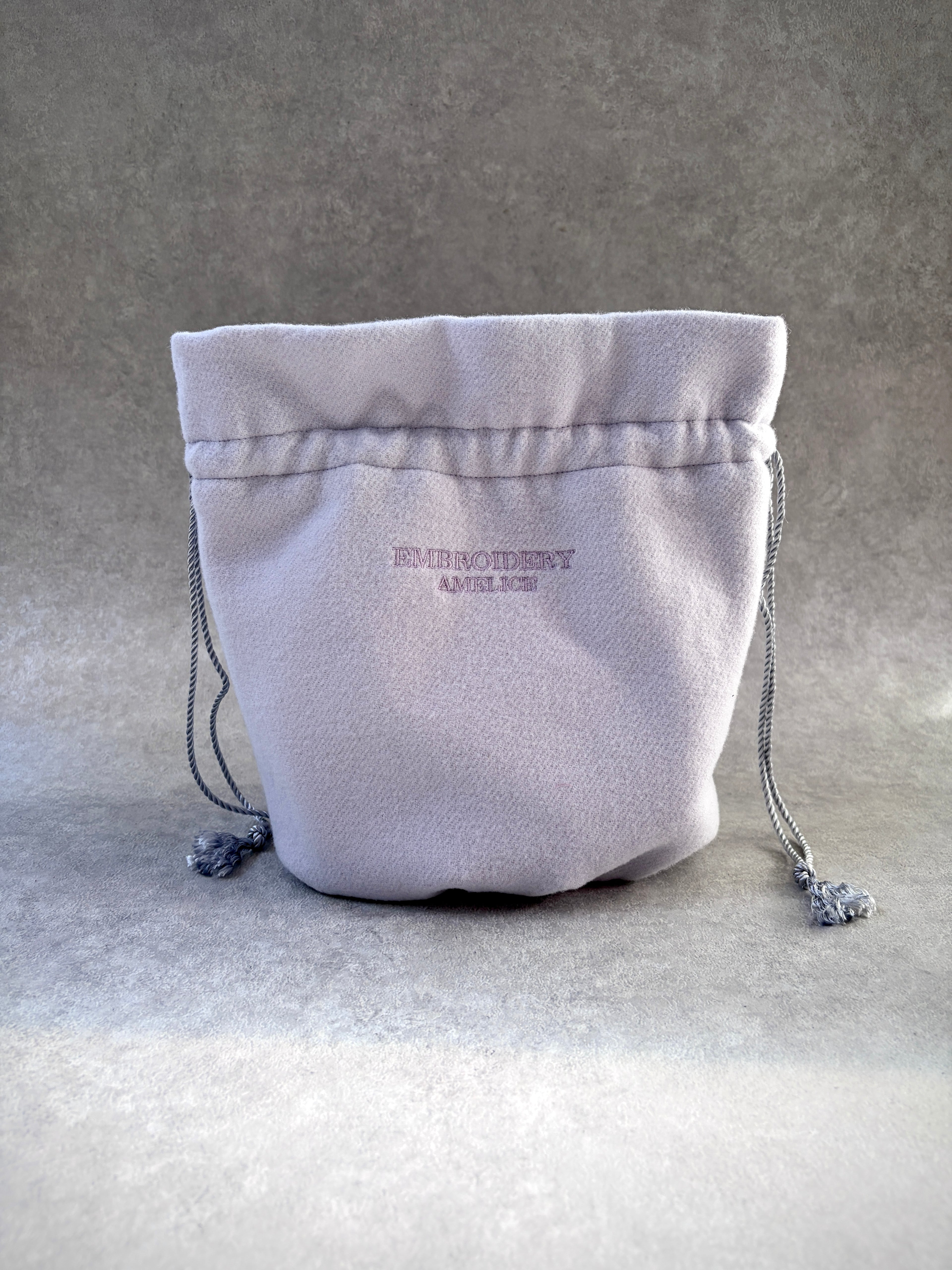 Daisy Embroidery Art Bag―気分をまとう持てるアート―