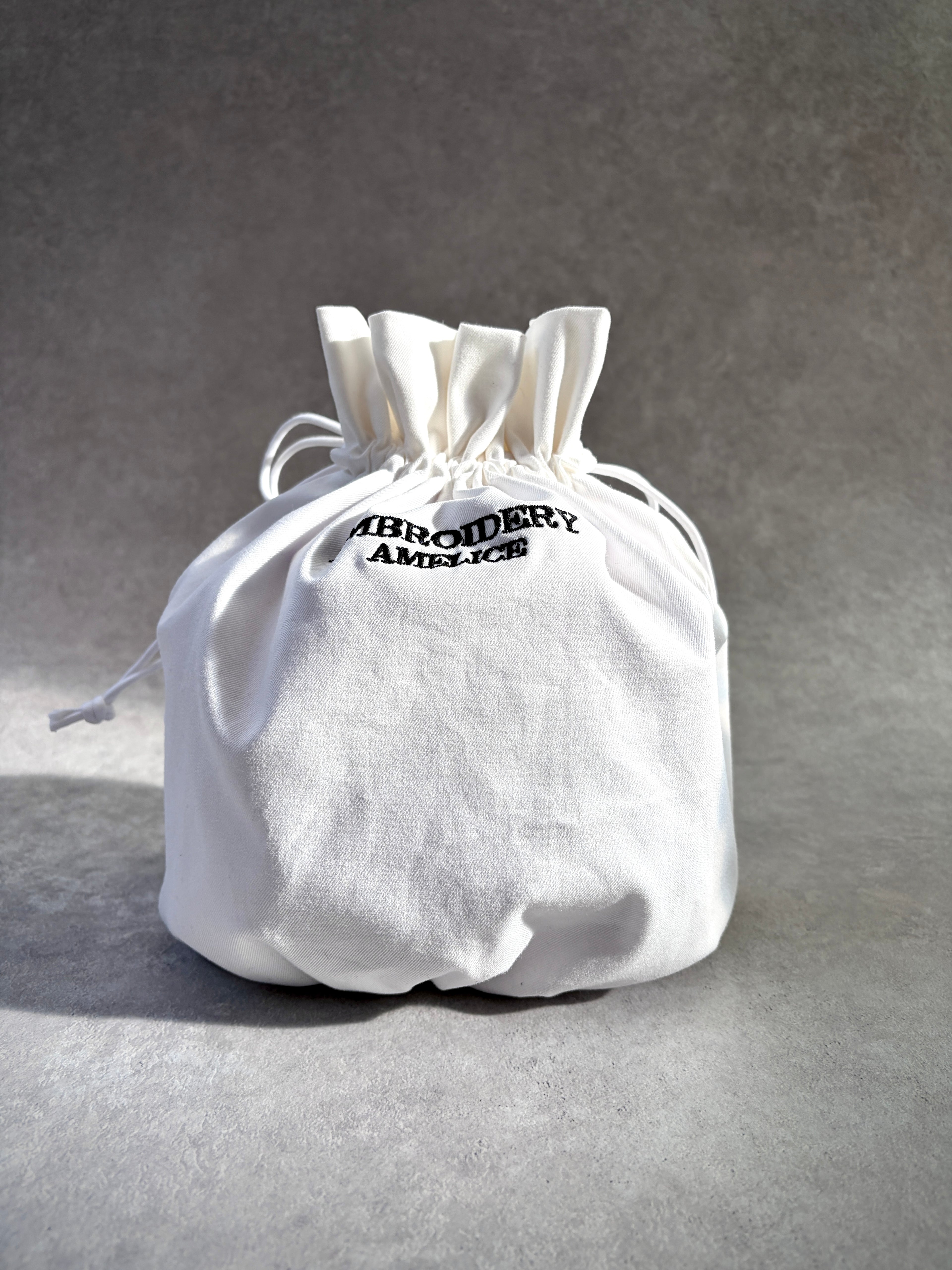 Daisy Embroidery Art Bag―気分をまとう持てるアート―White