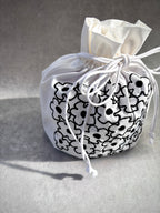 Daisy Embroidery Art Bag―気分をまとう持てるアート―White