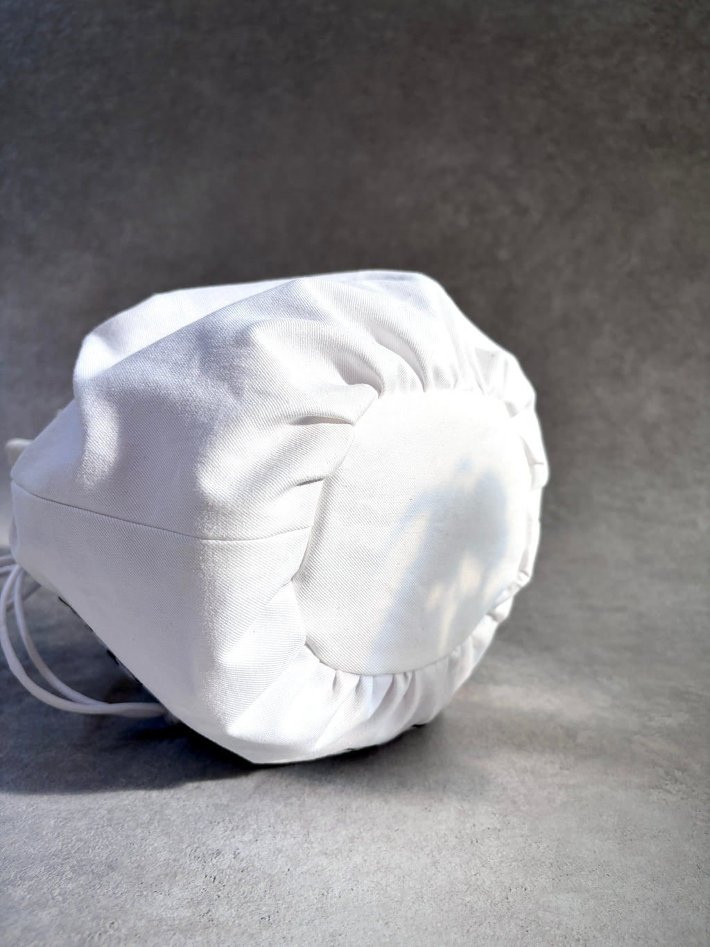 Daisy Embroidery Art Bag―気分をまとう持てるアート―White