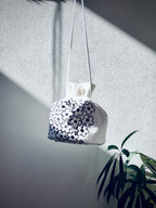 Daisy Embroidery Art Bag―気分をまとう持てるアート―White