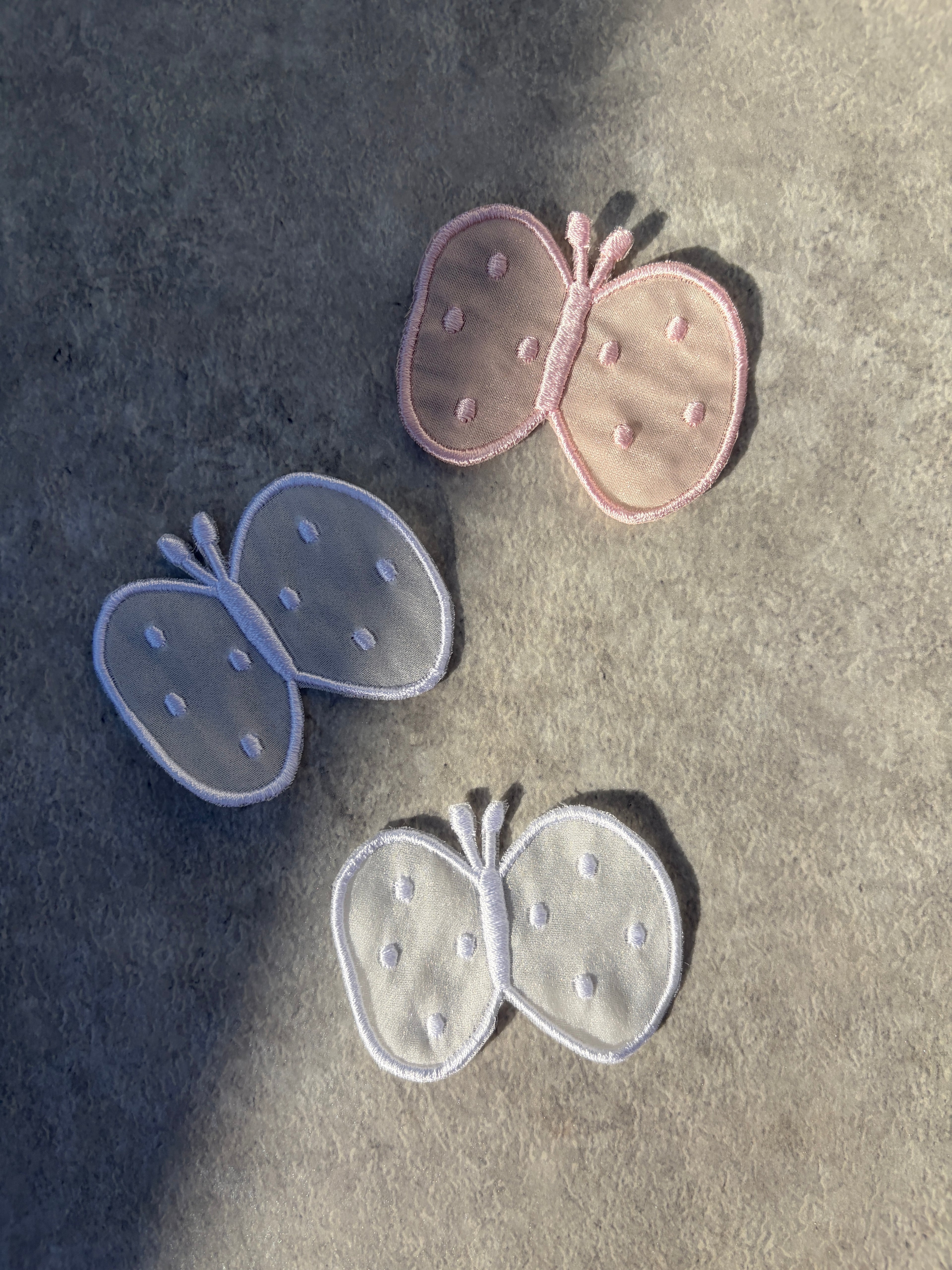 -春を運ぶ- ドットバタフライ刺繍ブローチ