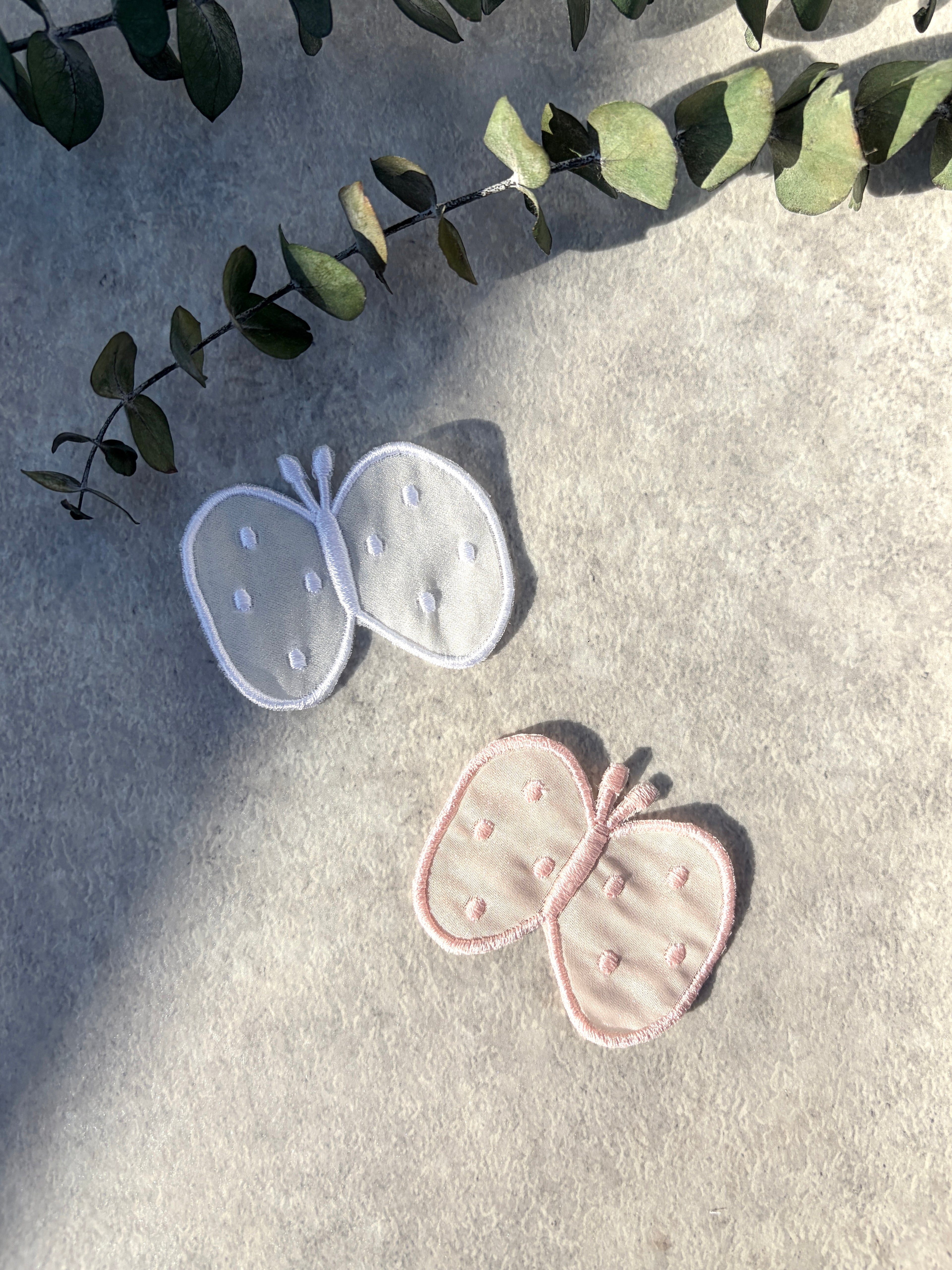 -春を運ぶ- ドットバタフライ刺繍ブローチ