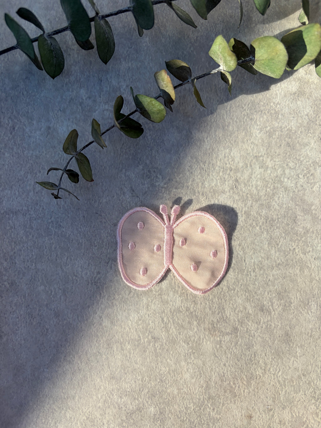 -春を運ぶ- ドットバタフライ刺繍ブローチ