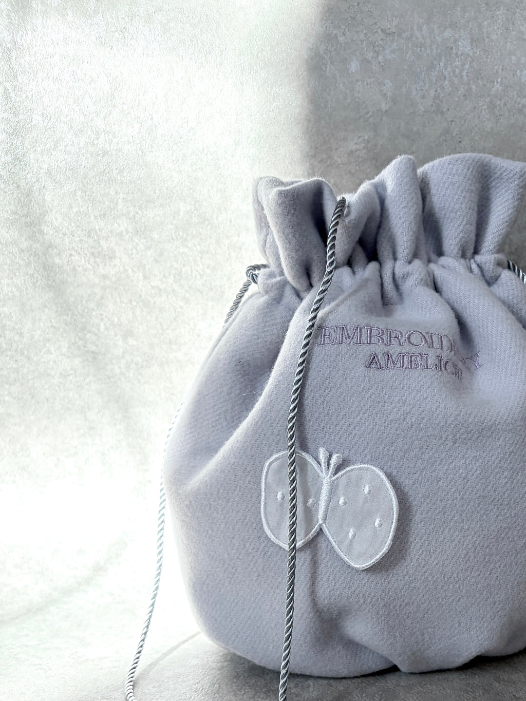 -春を運ぶ- ドットバタフライ刺繍ブローチ