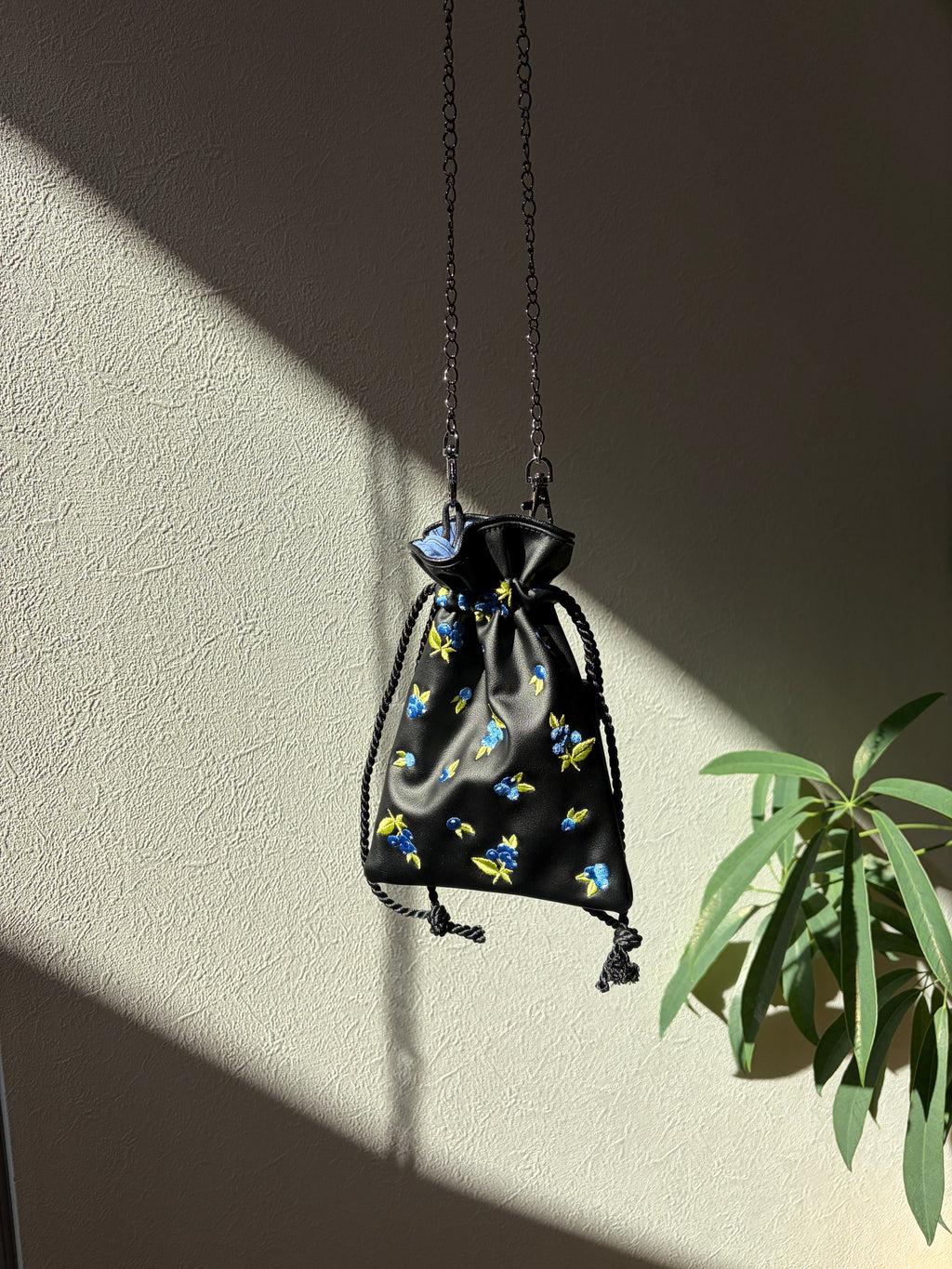 【ブルーベリー・ア・ラ・カルト】 刺繍バッグ