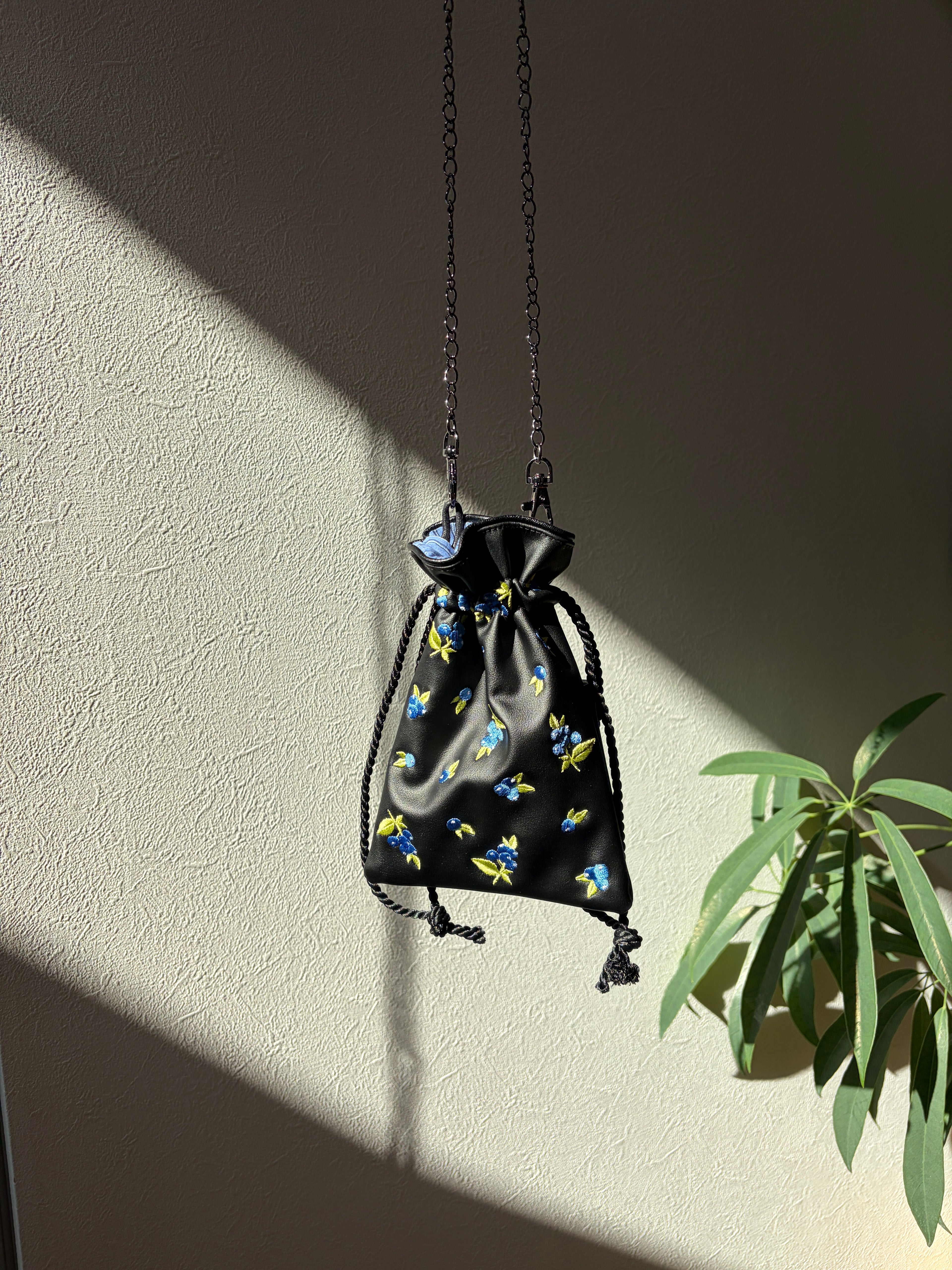 【ブルーベリー・ア・ラ・カルト】 刺繍バッグ