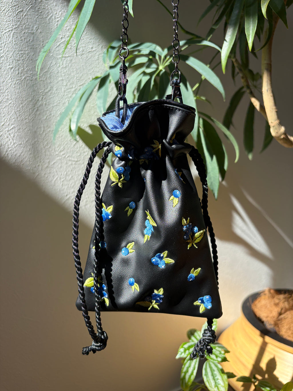 【ブルーベリー・ア・ラ・カルト】 刺繍バッグ