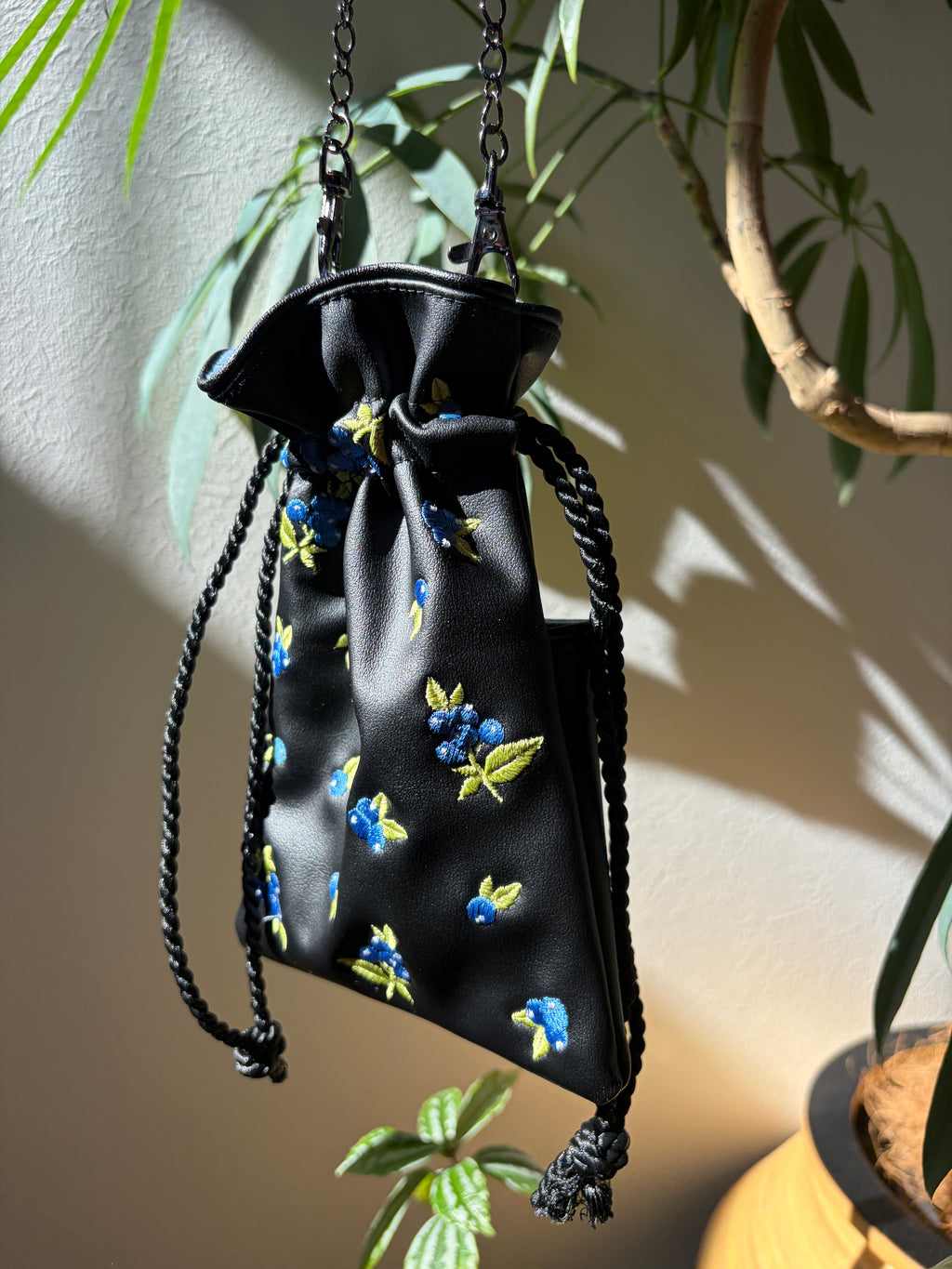 【ブルーベリー・ア・ラ・カルト】 刺繍バッグ