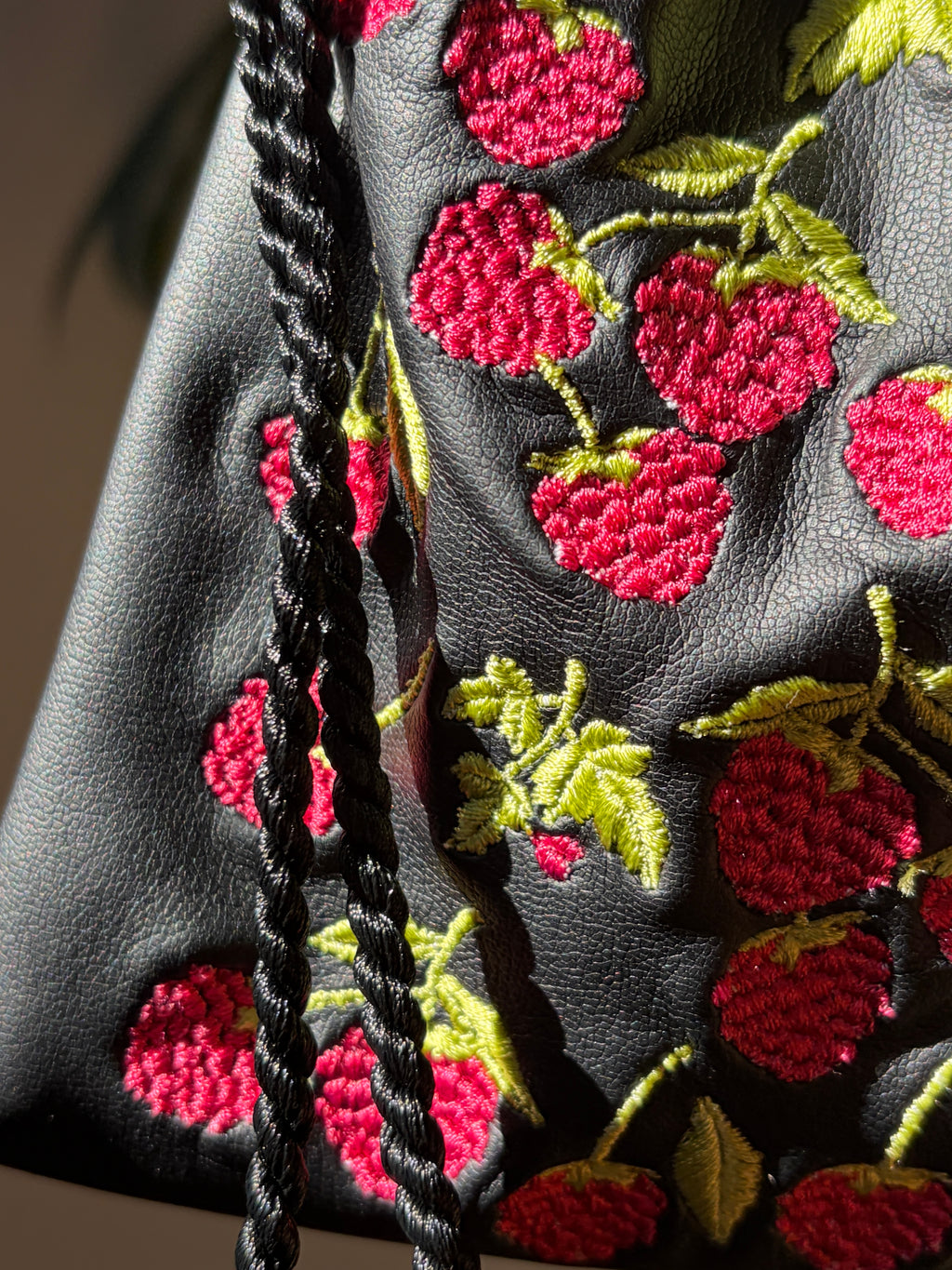 【ラズベリー・ア・ラ・モード】 刺繍バッグ