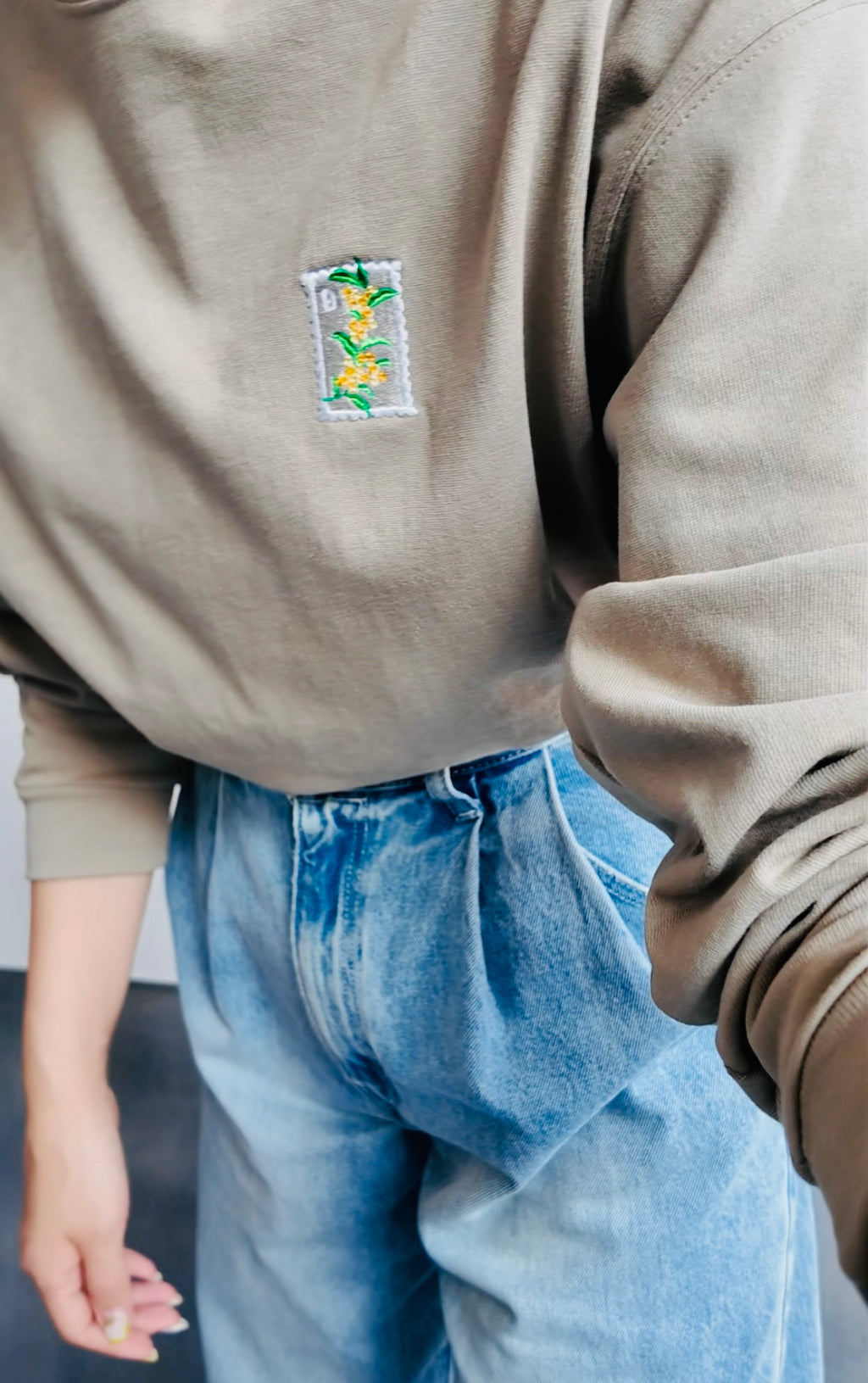 【金木犀の切手刺繍】