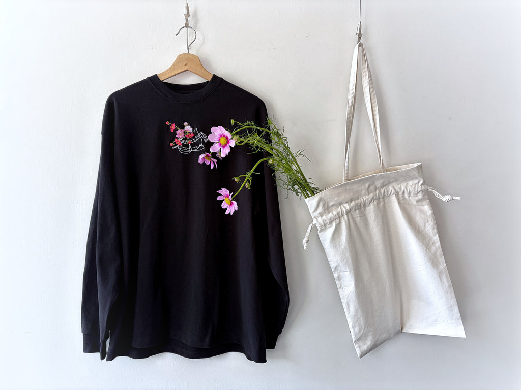 【コスモスを添えて】 長袖Tシャツ