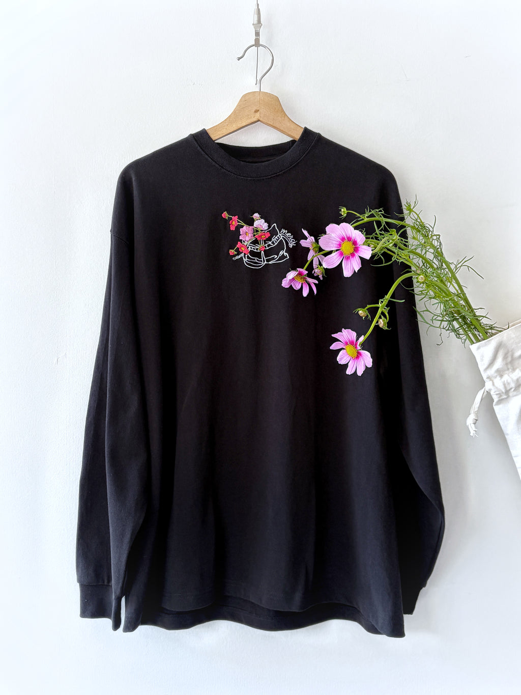【コスモスを添えて】 長袖Tシャツ
