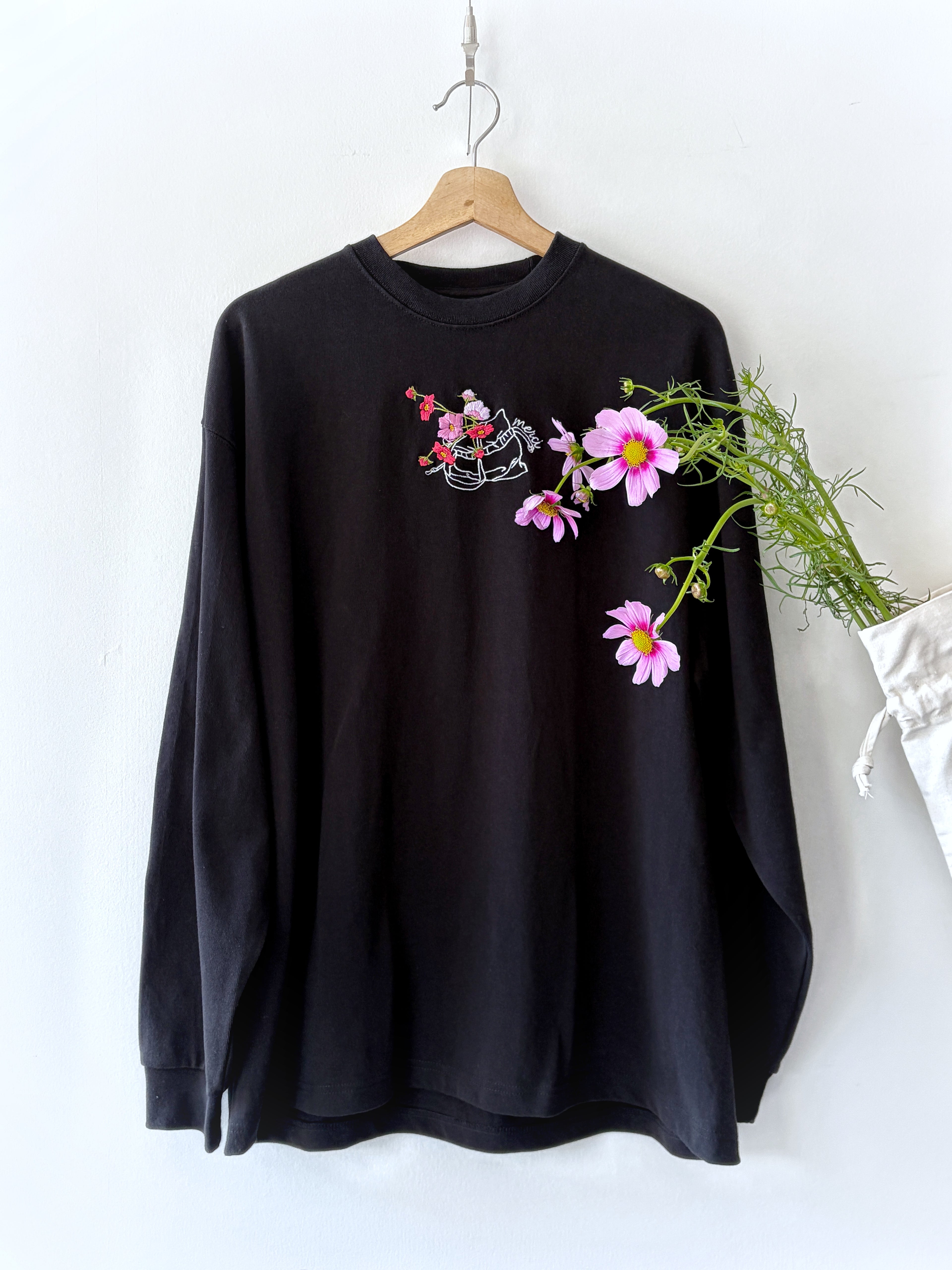 【コスモスを添えて】 長袖Tシャツ