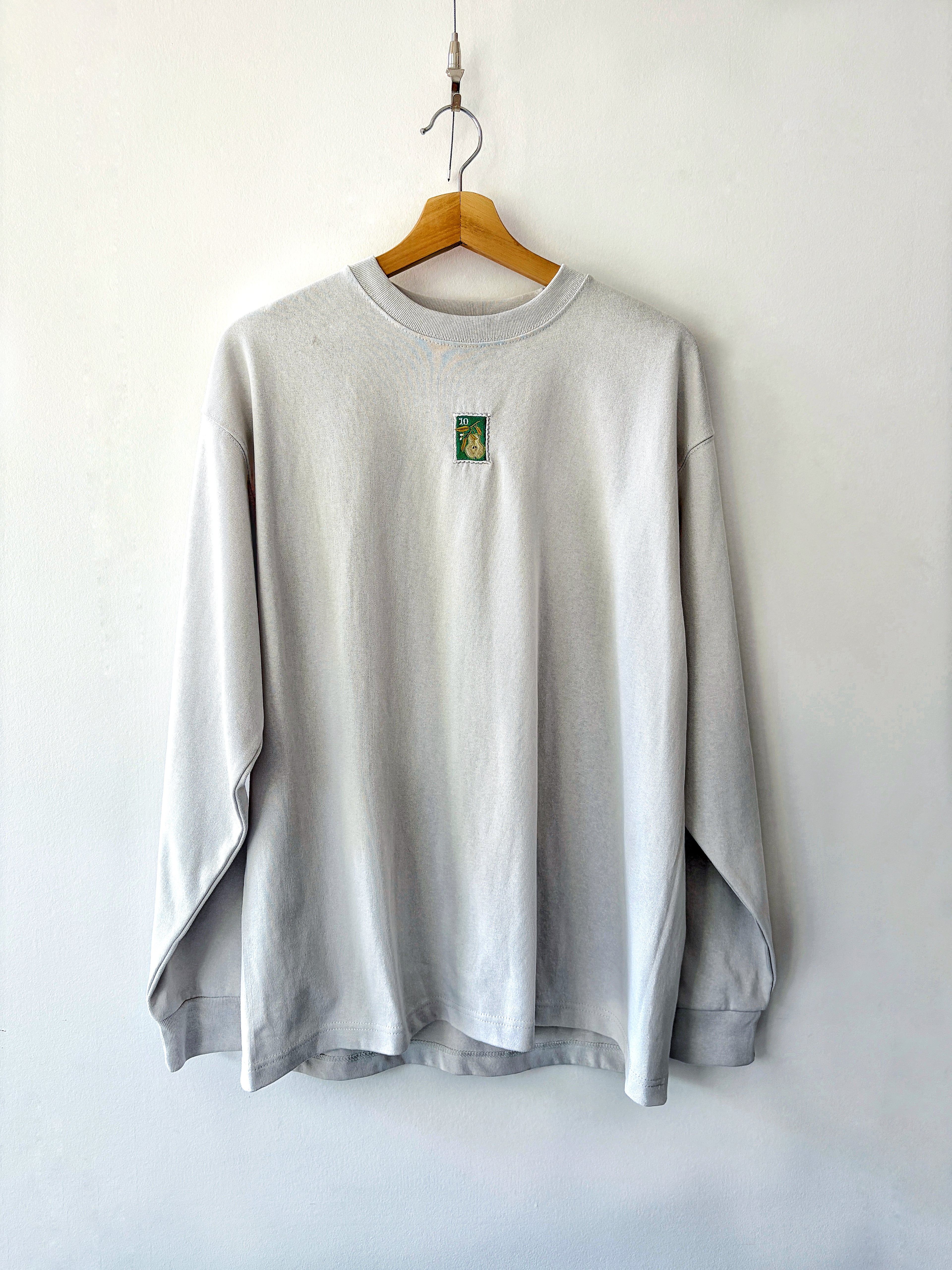 【切手と洋梨】 長袖Tシャツ