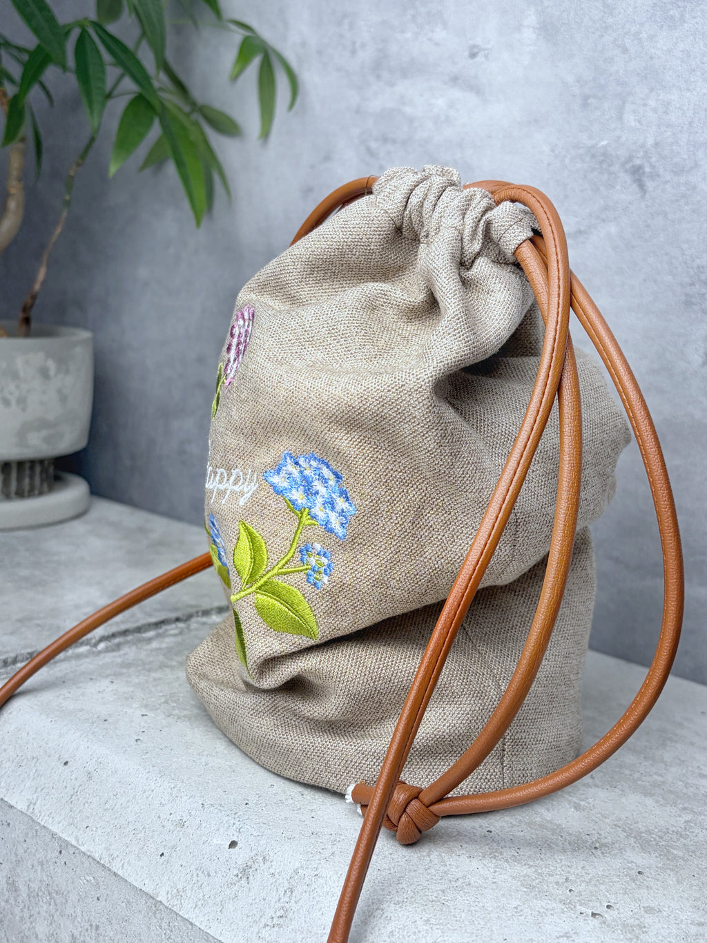 しあわせを運ぶ紫陽花刺繍バッグ